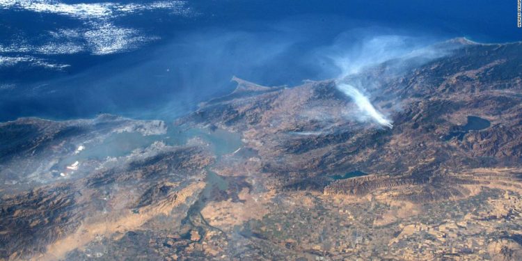 Así se ven los incendios de California desde el espacio