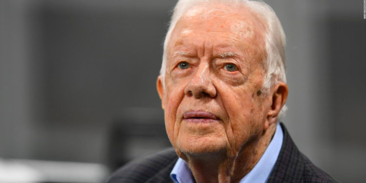 Jimmy Carter ingresó al hospital para un procedimiento para aliviar la presión sobre su cerebro
