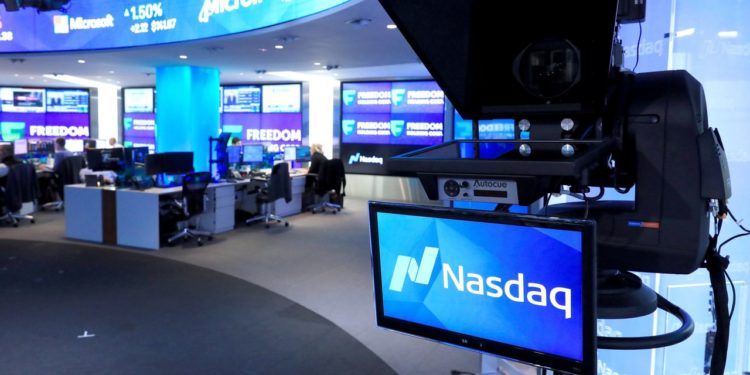 U.S. Stocks Slip After Retail Sales Unexpectedly Fall