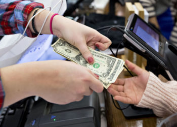 Estaods Unidos: US retail sales rebound, but big-ticket purchases drop