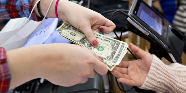 Estaods Unidos: US retail sales rebound, but big-ticket purchases drop