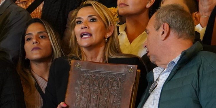 Cuatro medidas y cambios de la presidenta interina Jeanine Áñez en cuatro días de Gobierno