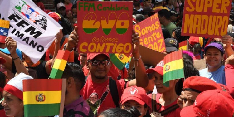 Cuerpo diplomático de Venezuela en Bolivia vuelve a su país