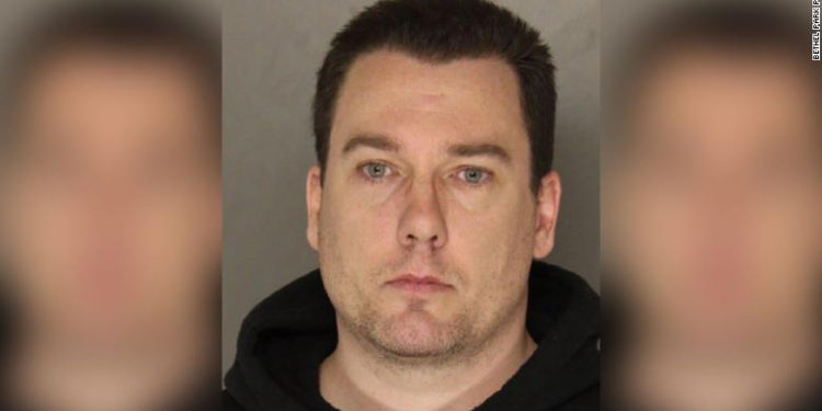 Un hombre llevó a su novia a través de EE. UU., la mató y luego se hizo pasar por ella en redes sociales, según la policía