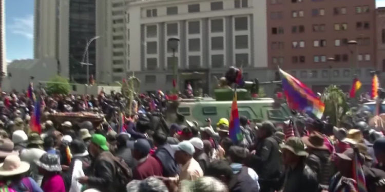 Bolivia: Marcha de féretros de Senkata termina en enfrentamientos con la policía