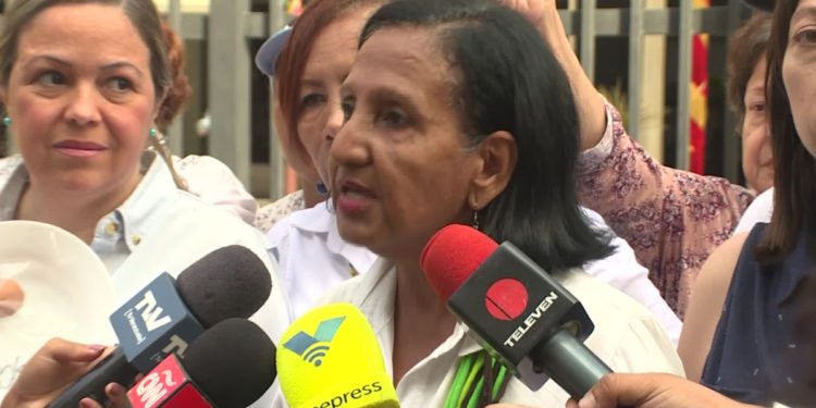 Grupo de mujeres protesta por crisis alimentaria en Venezuela