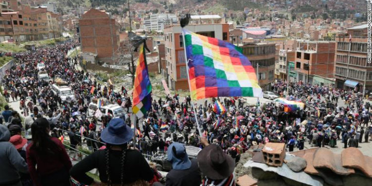 Jeanine Áñez acuerda reunirse este sábado con grupos de oposición para “traer la paz” a Bolivia