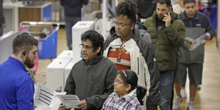 Estaods Unidos: Black Friday kicks off shorter shopping season as retailers scramble
