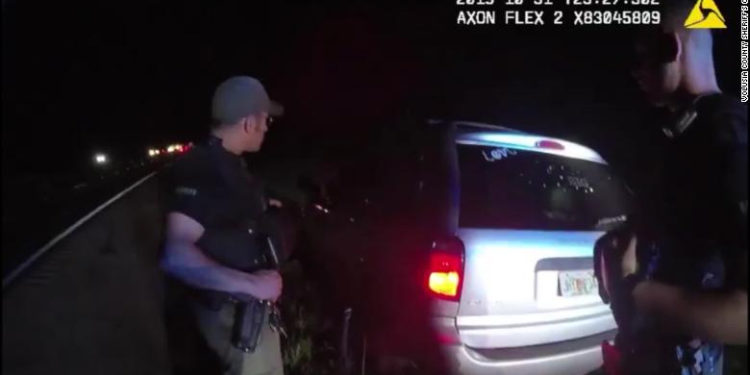 Una madre se desmayó en una carretera por una sobredosis de heroína. Su hija de 12 años llamó a la policía
