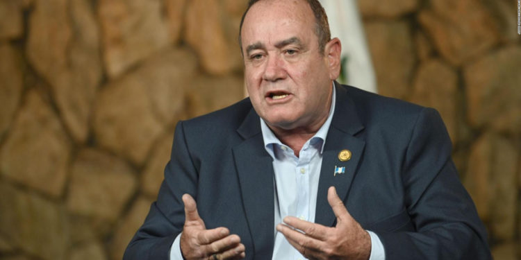 El presidente electo de Guatemala romperá relaciones con Maduro cuando asuma