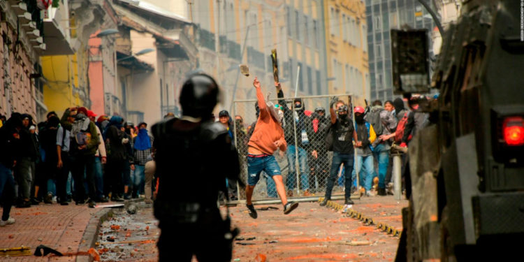 Justicia de Ecuador ordena prisión preventiva a exasambleista por presunta participación en las protestas