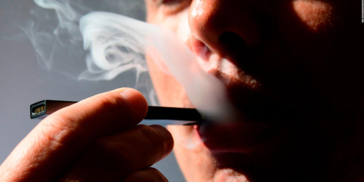 Más de 2.000 casos lesiones pulmonares relacionados con vapeo en EE.UU., dicen los CDC