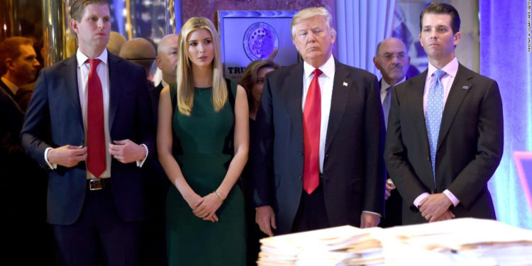 Trump deberá pagar 2 millones de dólares para resolver una demanda contra su fundación y sus hijos
