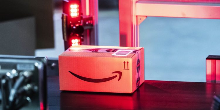 Cómo Amazon terminó con los adornos navideños de Auschwitz para la venta