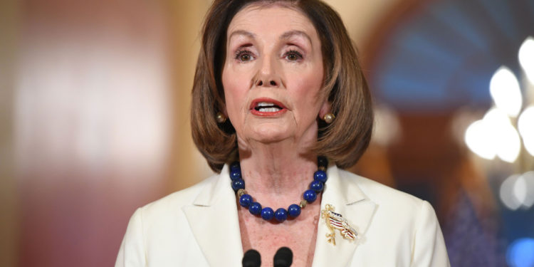 Pelosi pide a la Comisión Judicial que formule cargos de juicio político contra Trump