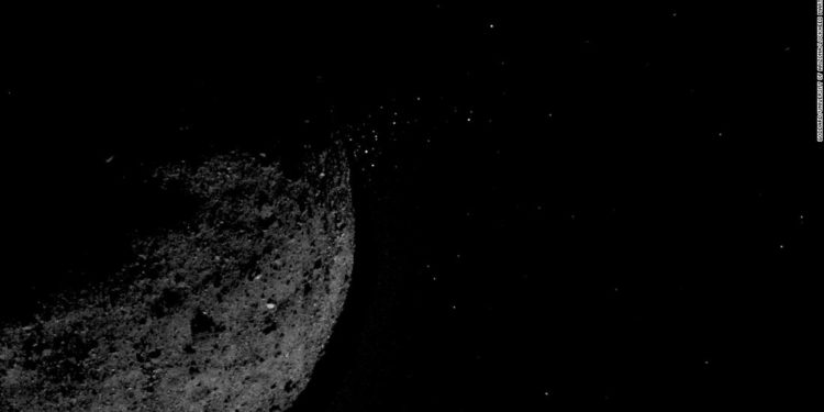Misión de la NASA capta un asteroide que expulsa material al espacio