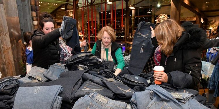 Black Friday Arrives Without the Mad Rush