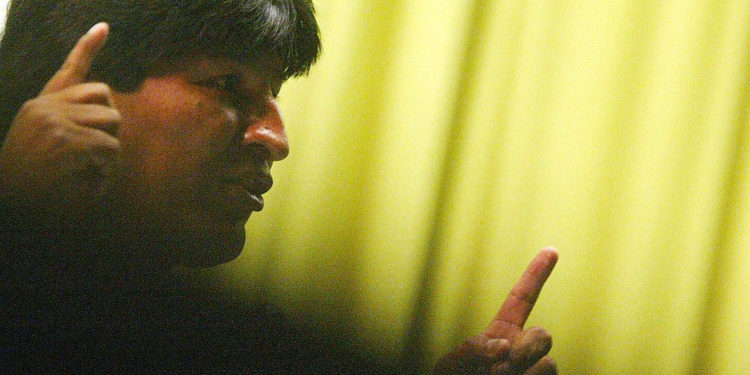 Gobierno de Bolivia consultará a ACNUR si Morales puede hacer política desde Argentina