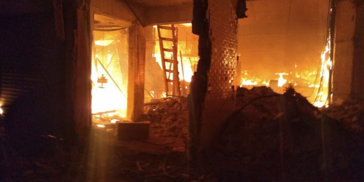 Fuerte incendio afecta el mercado de la Merced en Ciudad de México