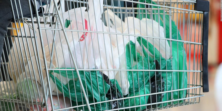 Entra en vigor la prohibición de todo tipo de bolsas plásticas en Ciudad de México. Así está la situación en otros países