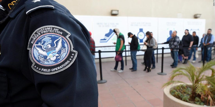 Gobierno Trump apunta al ‘turismo de nacimiento’ en cambios esperados en pautas sobre visas