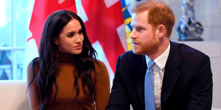 Enrique y Meghan lanzan advertencia a los medios sobre las fotos de su nueva vida en Canadá