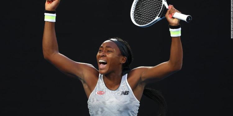 Coco Gauff sorprende a la campeona Naomi Osaka en el Abierto de Australia