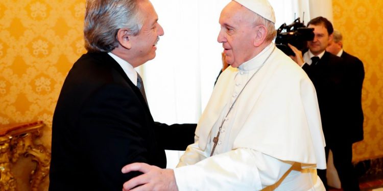 El papa Francisco recibió al presidente Fernández y envió un mensaje de paz