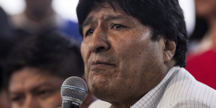 Gobierno interino de Bolivia lamenta “descoordinación” entre Fiscalía y Policía por detención de 2 exfuncionarios de Evo Morales que contaban con salvoconductos y pretendían salir del país