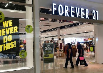 Estaods Unidos: Forever 21 reaches $81 million deal to sell its retail business to US mall owners and Authentic Brands