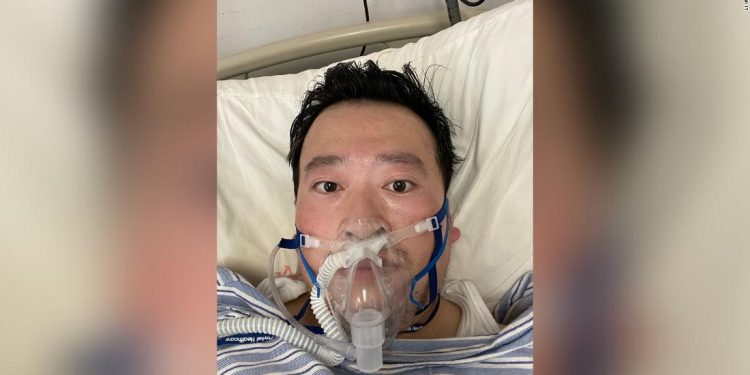 Muere el doctor que alertó del coronavirus pero fue silenciado