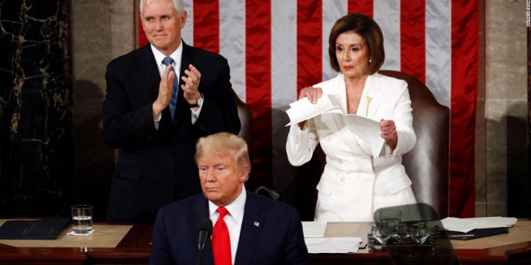 Republicanos de la Cámara de Representantes presentan resolución para condenar a Pelosi por romper su copia del discurso de Trump
