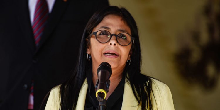 Gobierno de Maduro denuncia “ataque terrorista” tras incendio en estatales de telecomunicación