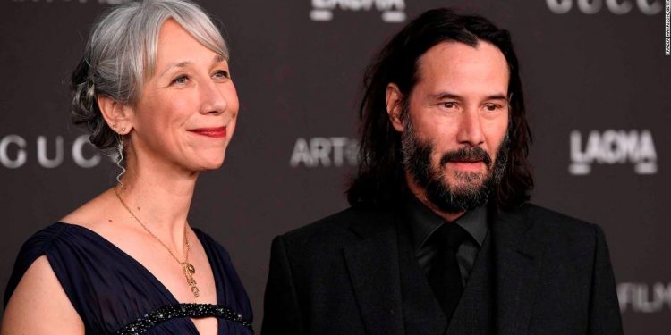 Keanu Reeves habría tenido novia durante años y nos encanta