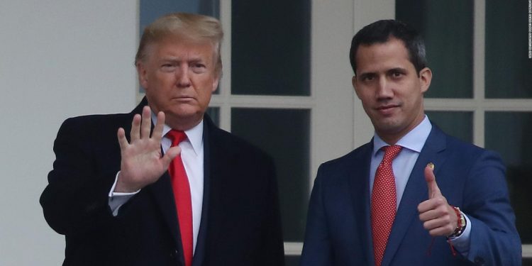 Trump honra a Juan Guaidó en el Congreso