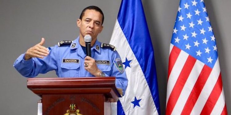 Arrestan a comisionado de la Policía Nacional de Honduras, sospechoso de lavado de activos