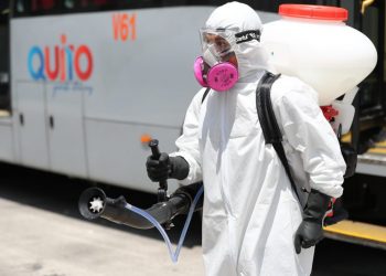Ecuador entra en modo de contención frente al COVID-19 tras primera fallecida