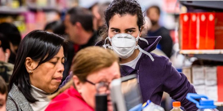 El Gobierno limitará la libre circulación, tras predecir un agravamiento la próxima semana