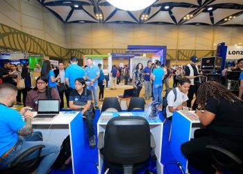 Empresas recurren a entrevistas virtuales para mantener contrataciones ante el nuevo coronavirus