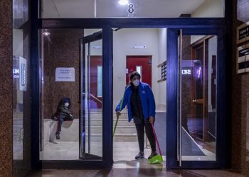 Amanecer laborable en una España confinada