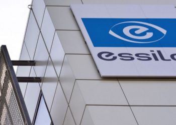 Essilor se suma a los Ertes: suspende al 100% de su plantilla en España