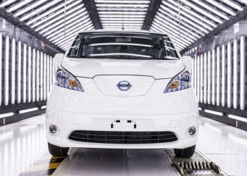 Nissan mira a Inglaterra mientras medita sobre Europa