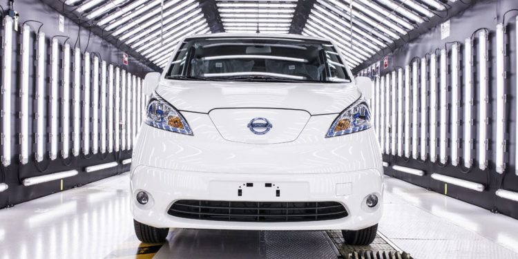 Nissan mira a Inglaterra mientras medita sobre Europa