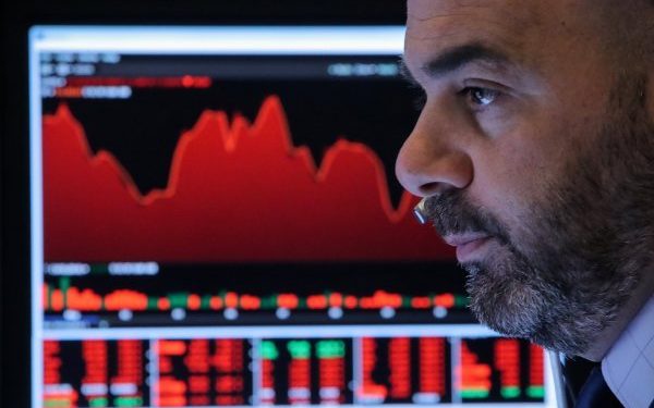 Bolsas internacionales retoman corrección con fuertes caídas en Europa