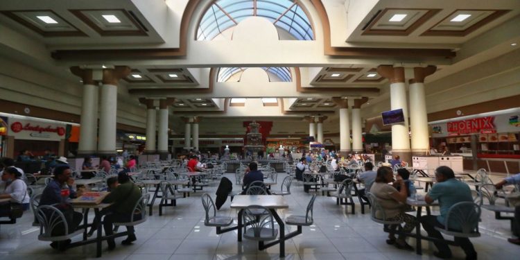 México: Covid-19 afecta venta en locales de centros comerciales
