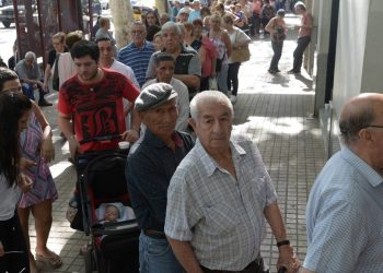 Coronavirus en Argentina: el Gobierno coordina acciones con bancos para cuidar a los que van a cobrar jubilaciones