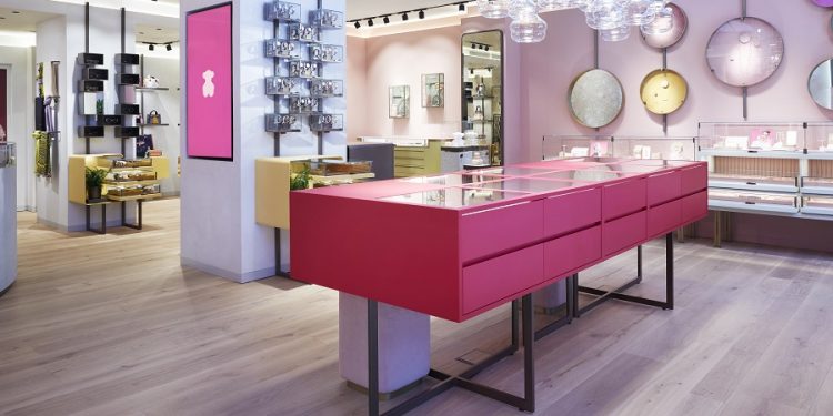 Tous presenta también un Erte por el cierre del retail