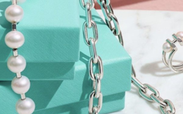LVMH niega que vaya a comprar acciones de Tiffany en el mercado abierto
