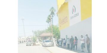 Los hacen esperar dos horas para abonar