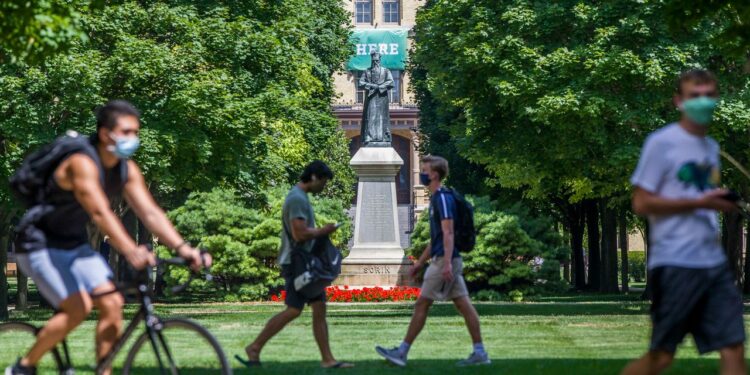 Notre Dame, Michigan State Act to Slow Spread of Virus